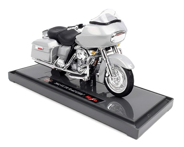 Harley-Davidson FLTR Road Glide 2002 with stand
