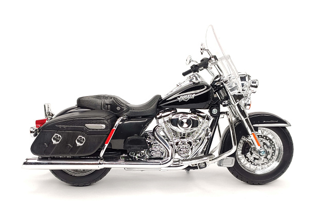 Harley-Davidson FLHRC Road King Classic 2013