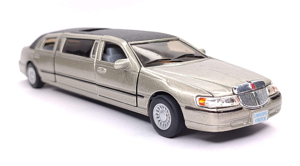 Lincoln Town Car Stretch Limousine 1999